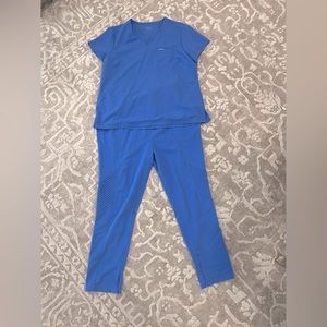 Jaanuu Scrub Set! Ceil Blue. XL Top and XL Bottom. In Like New Condition.